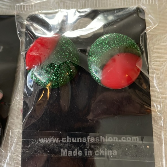 Four New On Cards Chuns Pierced Earrings - Picture 2 of 5